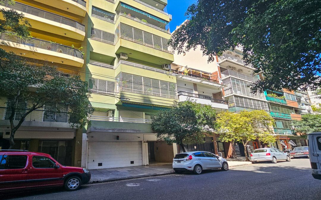 Semipiso en inmejorable estado, 114m2 con cochera + balcón aterrazado